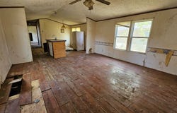2208 E Lockwood, Wichita, KS 67216