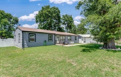 200 SW 9th St, Newton, KS 67114
