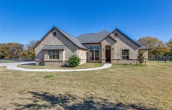 332 Trinity Avenue, Azle, TX 76020