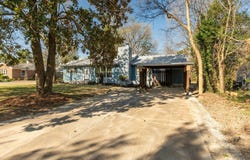 1004 S Taylor Drive, Carbondale, IL 62901