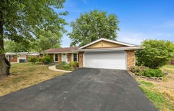2016 Bradford Drive, Auburn, IN 46706-1052