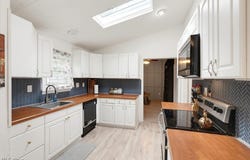 32 Oakwood Avenue, Bedford, OH 44146