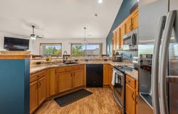 W197n17058 Stonewall Dr, Jackson, WI 53037