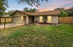 923 Saddlebrook Dr, San Antonio, TX 78245