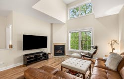 17 Roundabout Way, Manchester, NH 03102