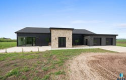 46364 257th St, Hartford, SD 57033