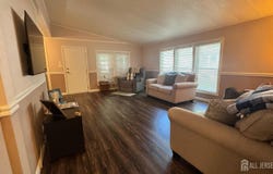 27 Hemming Way Drive, North Brunswick, NJ 08902