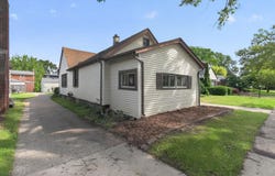 2022 Hampton Road, Grosse Pointe, MI 48236