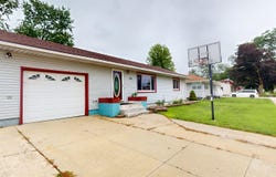 1121 SPOONER ST, Storm Lake, IA 50588