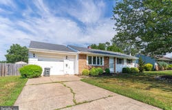 8 SHELLEY LA, HAMILTON, NJ 08690