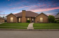 200 Sunny Crest Drive, Murphy, TX 75094