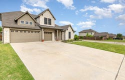 623 Woodridge Drive, Oak Point, TX 75068