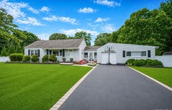19 Ridgeley Road, Smithtown, NY 11787