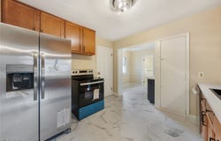 19208 Chagrin, Shaker Heights, OH 44122