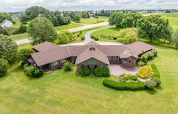 2218 N John Wayne Drive, Winterset, IA 50273