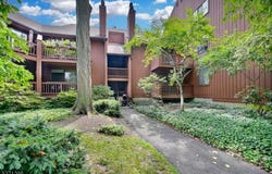 395 Whimbrel Ln, Secaucus Town, NJ 07094-2222