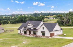 921 Azalea Drive, Franklin, TX 77856