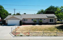 2081 E Stockham Avenue, Tulare, CA 93274