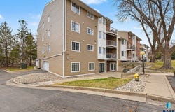 1108 W 57th St, Sioux Falls, SD 57108-2839