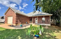 213 S Preston Street, Alvarado, TX 76009