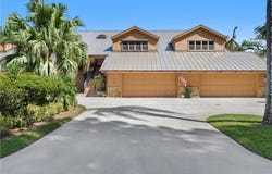 102 SE Crestwood Circle, Stuart, FL 34997