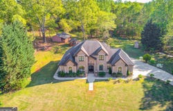 476 Walnut, Hoschton, GA 30548