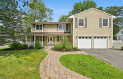 2 Cobb Ter, Roseland Boro, NJ 07068-1201