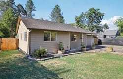 126 SW FLEISHAUER LN, McMinnville, OR 97128