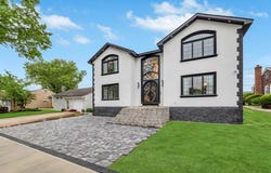 11 Flower Road, Valley Stream, NY 11581