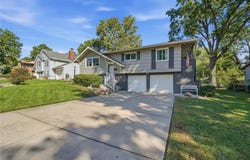 1700 NE 67th Place, Gladstone, MO 64118