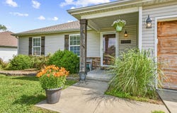 802 S Sunmeadow Drive, Strafford, MO 65757