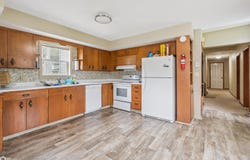920 High Street, Grinnell, IA 50112