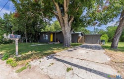 608 San Antonio Avenue, Seguin, TX 78155