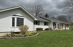 2301 Greenbriar Lane, Lindenhurst, IL 60046