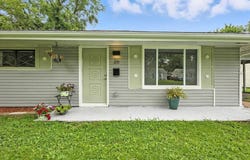 26 Rissant Dr, Florissant, MO 63031