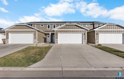5812 S Whisper Creek Pl, Sioux Falls, SD 57108