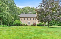 39 Jackson Cir, Franklin, MA 02038