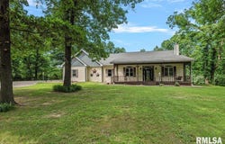 904 E Roodhouse Road, Roodhouse, IL 62082-4116