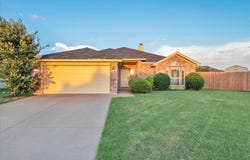 914 La Sierra Drive, Crowley, TX 76036