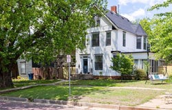 320 E Cleveland Avenue, Guthrie, OK 73044