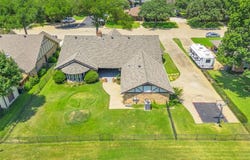 1406 Clover Hill Road, Mansfield, TX 76063