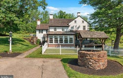 2564 SKIPPACK PIKE, LANSDALE, PA 19446