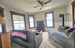 107 NW 3rd Ave, Independence, IA 50644