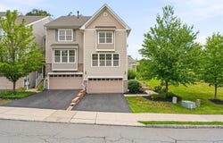 2608 Hawthorn Way, New Windsor, NY 12553