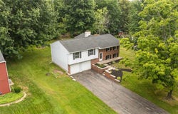 911 COPPERKETTLE Road, Webster, NY 14580