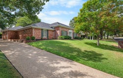 202 Trailview Drive, Woodway, TX 76712