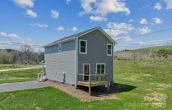 208 Sycamore Farm Road, Leicester, NC 28748