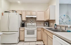 11162 KAPOK GRAND CIRCLE, MADEIRA BEACH, FL 33708
