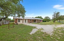 168 Stoney Hills Rd, Center Point, TX 78010