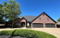 2210 Lakewood Drive, Chickasha, OK 73018